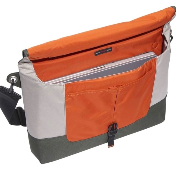 Lowepro Slim Factor L Notebook Sleeve - fits 17" Laptops - Parsley/Green Tea - Picture 2 of 9